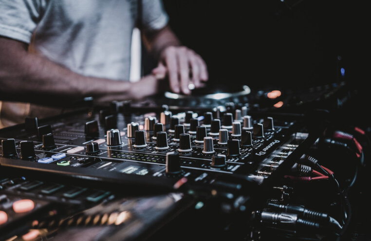SweetAudio_DJ-Gear Pioneer CDJ & DJ Mixer mieten Berlin – DJ-Technik für Clubs & Festivals – Sweet Audio